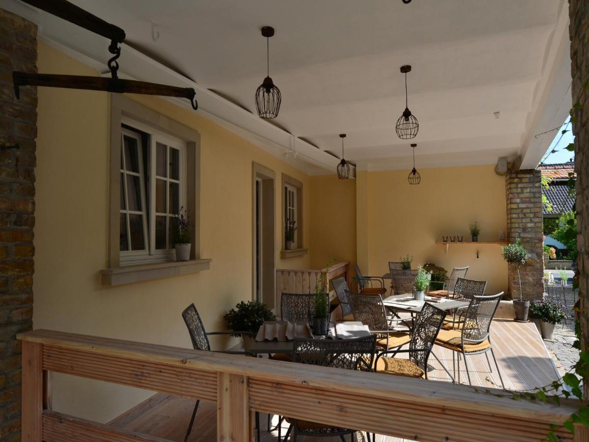 Gaestehaus & Weingut Gehrig Weisenheim am Sand Dış mekan fotoğraf